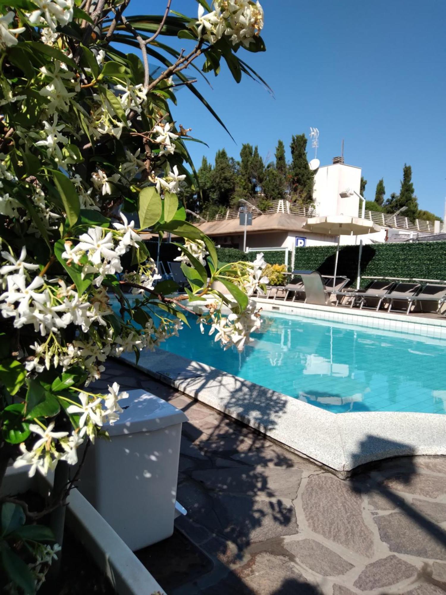 Hotel Poker Riccione Esterno foto