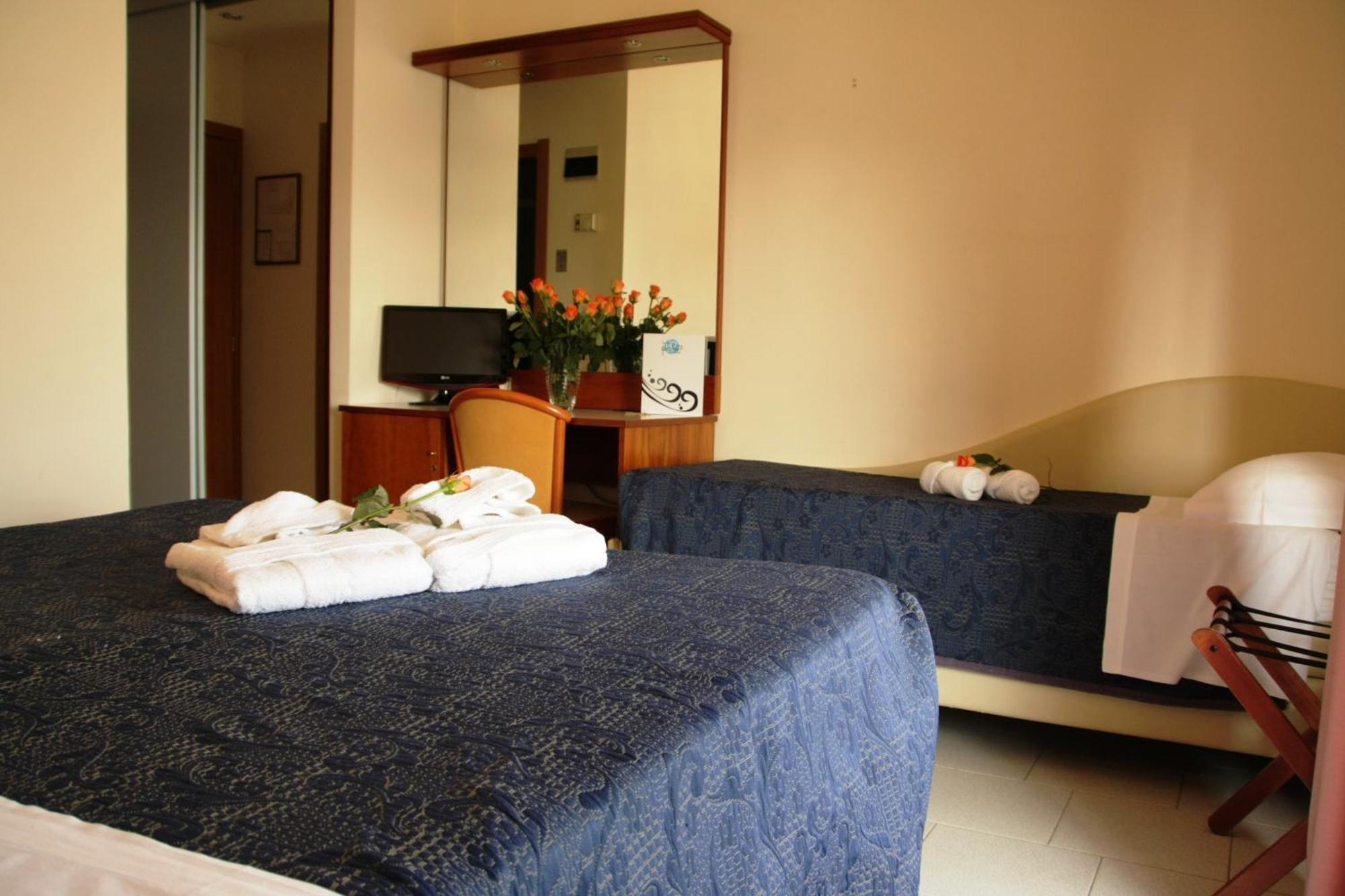 Hotel Poker Riccione Esterno foto