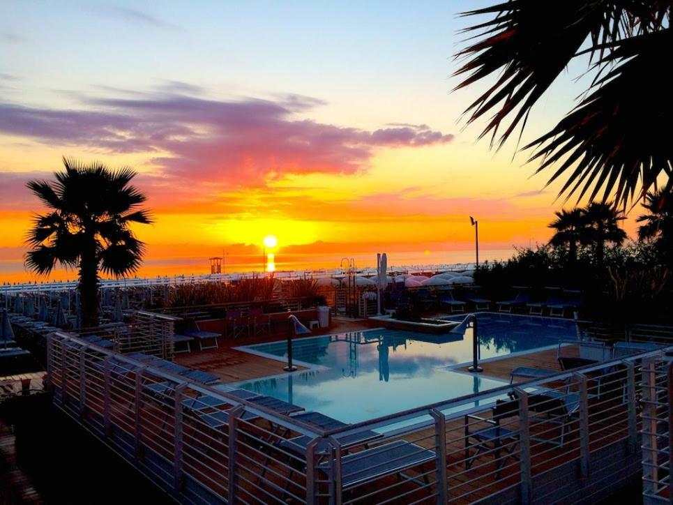 Hotel Poker Riccione Esterno foto
